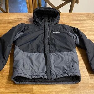 Columbia Kids Two-Tone Black and Gray Puffer Jacket size large